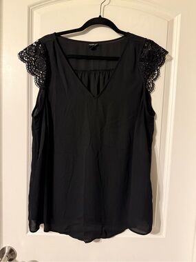 Torrid size 1 Black Lace Cap-Sleeve V-Neck Camisole